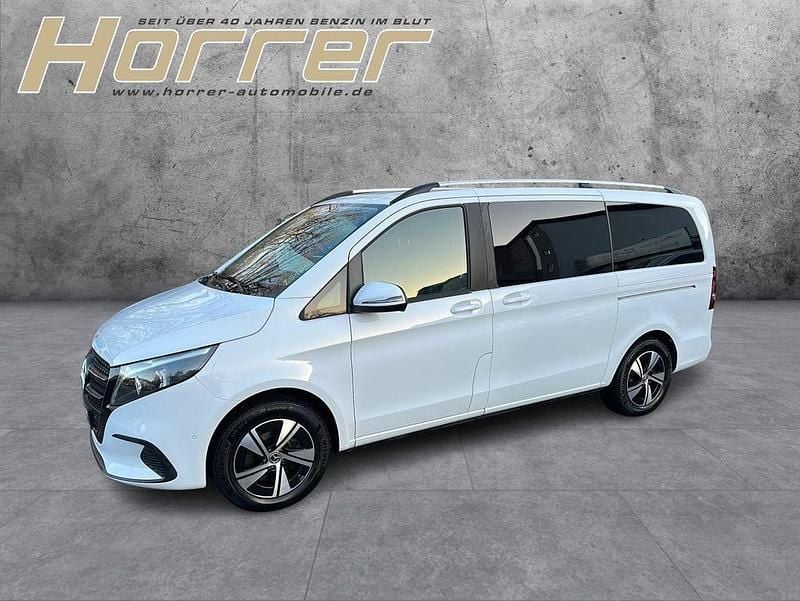 Bergkristallweiã metallic Gebraucht 2024 Mercedes V220 Van / Kleinbus | 54.790 € (Etwas zu teuer) - Bild 1/4