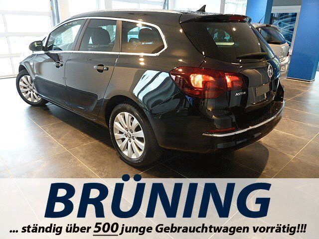 Gebraucht Opel Astra Exklusiv 131 PS (96 kW) 2014 Schwarz metallic Kombi