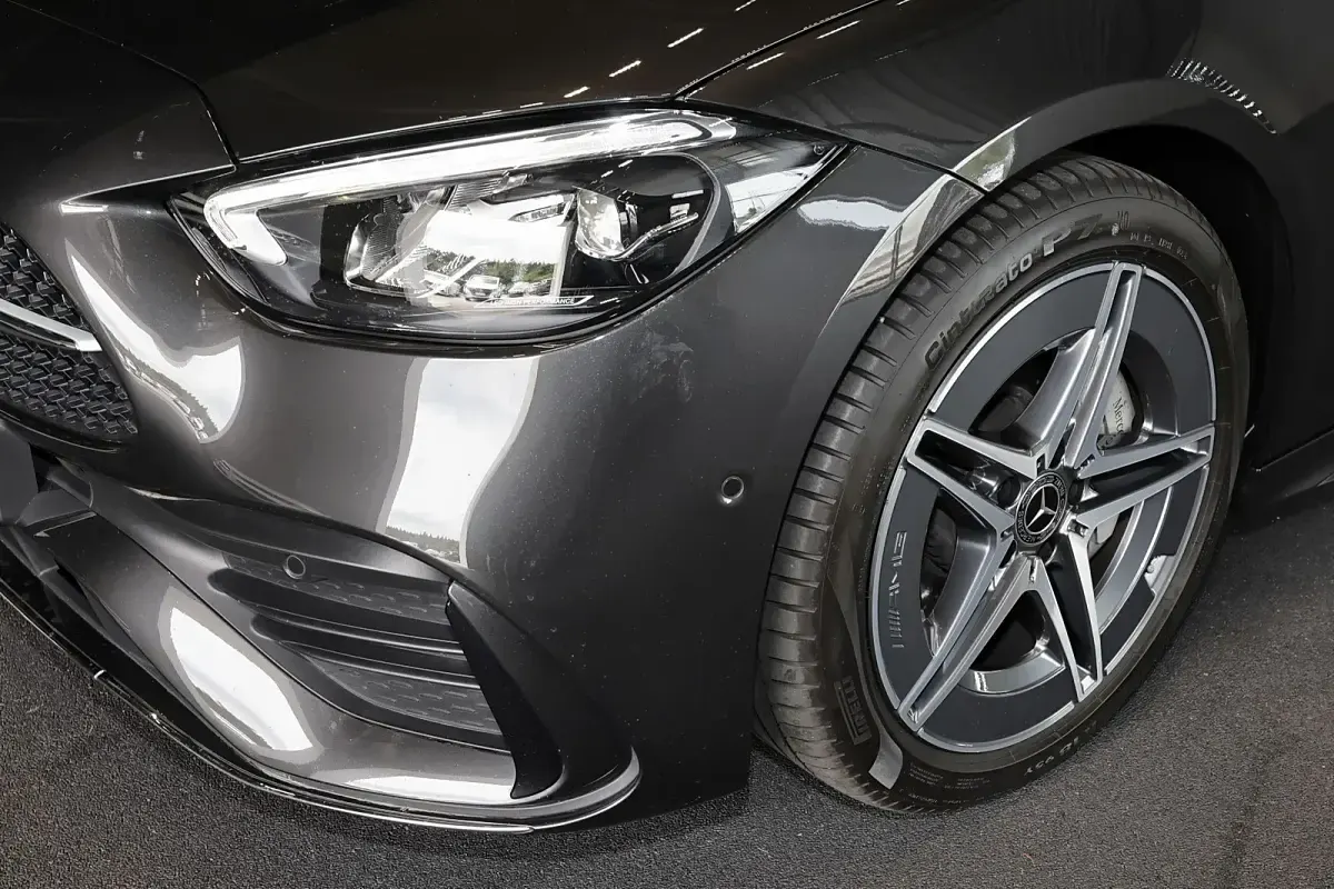 Gebraucht Mercedes C200 AMG 163 PS (119 kW) 2024 Metalliclack graphitgrau Kombi