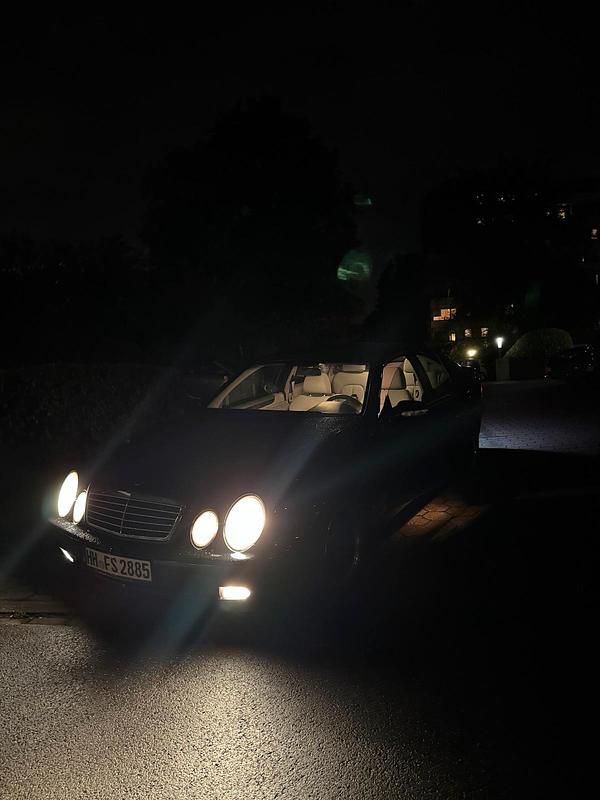Schwarz Gebraucht 2001 Mercedes CLK200 Coupé | 2.400 € (Fairer Preis) - Bild 1/4