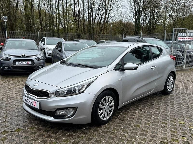 Gebraucht Kia Ceed 90 PS (66 kW) 2013 Silber Kleinwagen