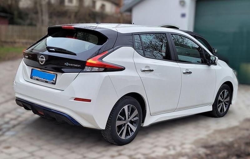 Gebraucht Nissan Leaf Acenta 110 kW (150 PS) 2021 Weiß Kleinwagen