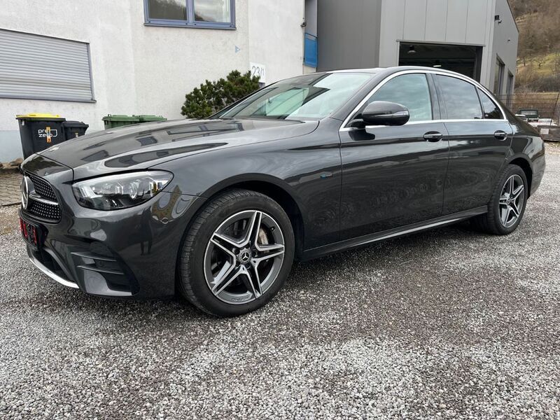 Grafitgrau Gebraucht 2021 Mercedes E300 AMG Limousine | 32.990 € (Fairer Preis) - Bild 1/4