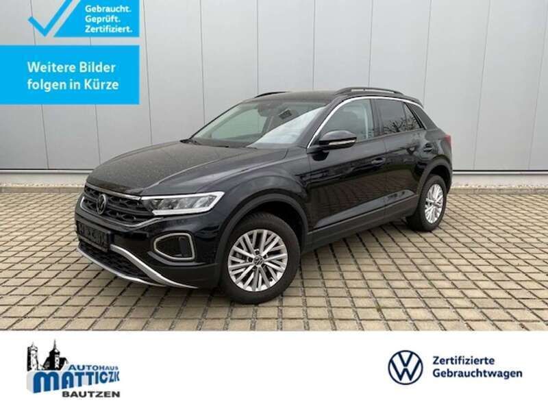 Keine angabe schwarz (deep black perleffekt) metallic Gebraucht 2024 VW T-Roc Life SUV | 24.840 € (Fairer Preis) - Bild 1/3