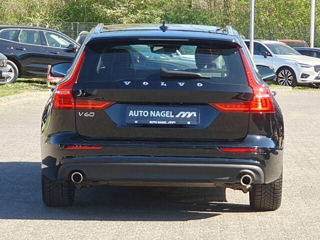 Gebraucht Volvo V60 Momentum 197 PS (144 kW) 2022 Black solid "stone" / solid Kombi