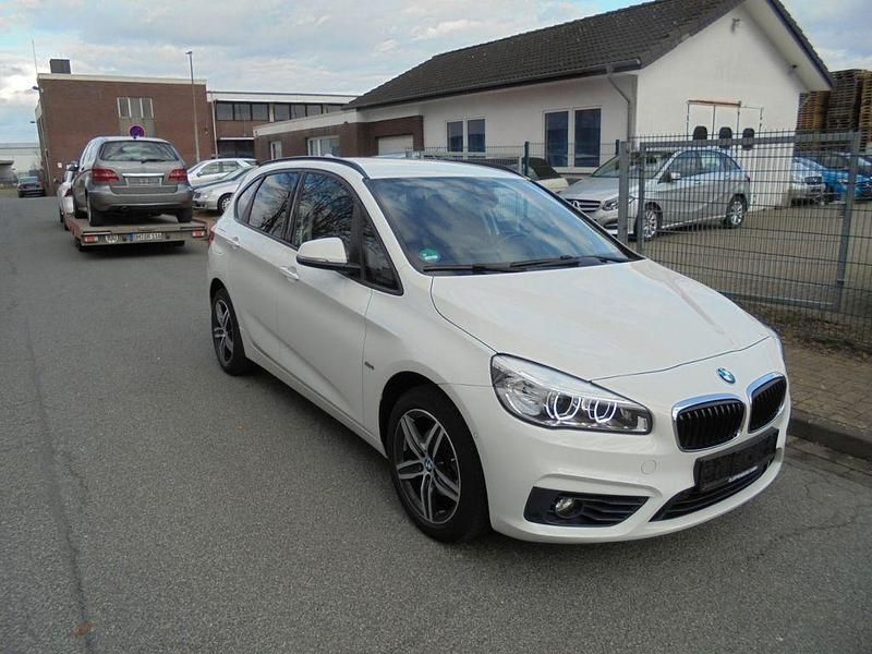 Gebraucht BMW 218 Active Tourer Sport Line 150 PS (110 kW) 2016 Weiß Van / Kleinbus