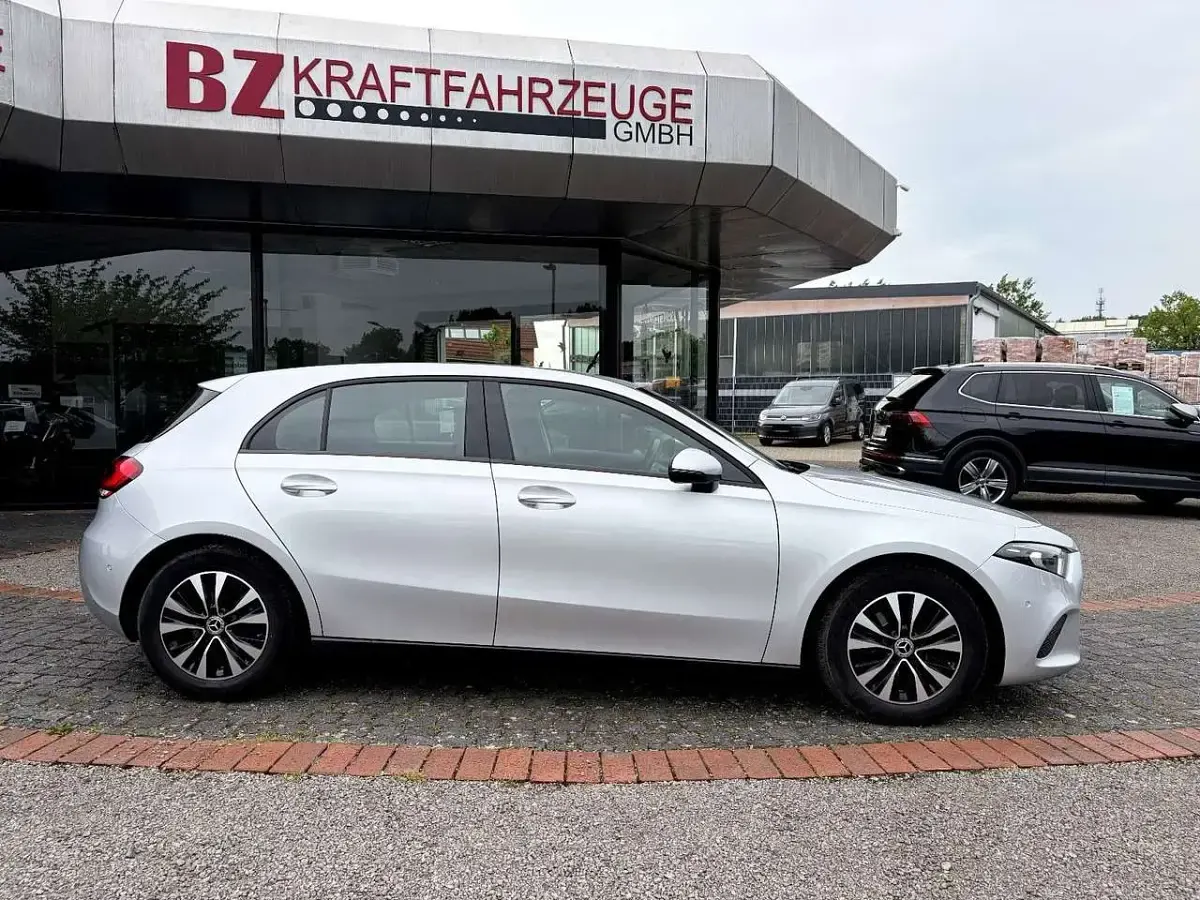 Gebraucht Mercedes A200 150 PS (110 kW) 2022 Silber Limousine