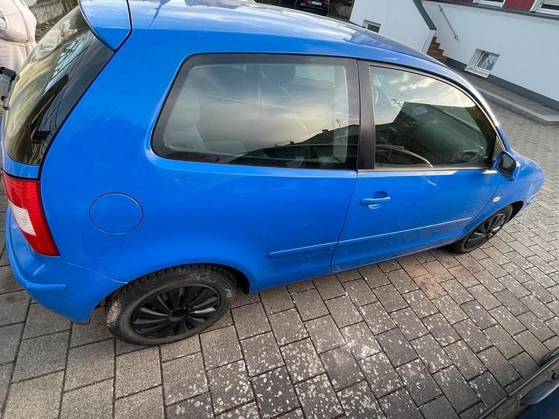 Gebraucht VW Polo 65 PS (47 kW) 2004 Blau Kleinwagen