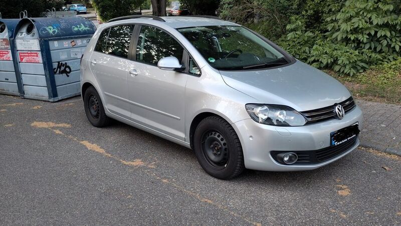 Silber Gebraucht 2011 VW Golf Plus Comfortline Van / Kleinbus | 7.700 € (Fairer Preis) - Bild 1/4