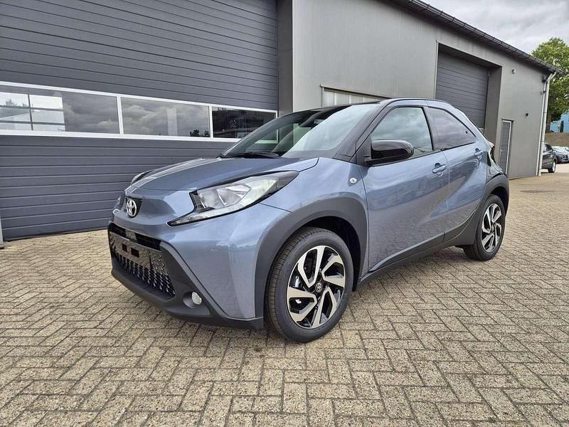 Celestite grey metallic Neu 2025 Toyota Aygo Kleinwagen | 18.590 € - Bild 1/4