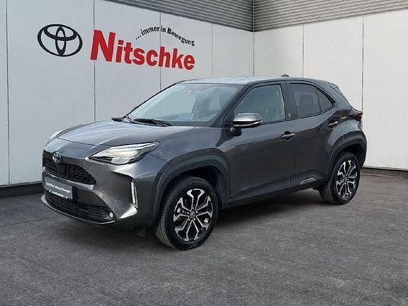 Marlingrau metallic Gebraucht 2023 Toyota Yaris Hybrid Connect Style | 23.990 € (Fairer Preis) - Bild 1/4