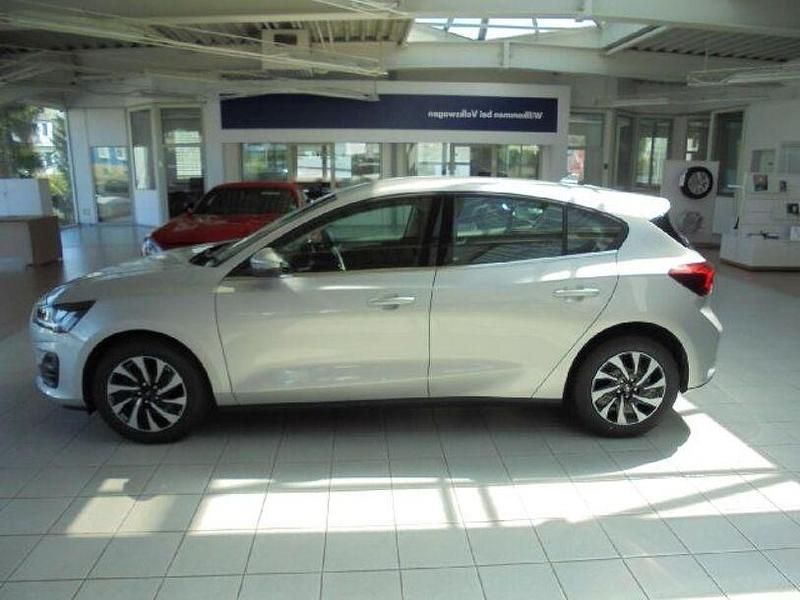 Gebraucht Ford Focus Titanium 125 PS (91 kW) 2025 Silber Limousine