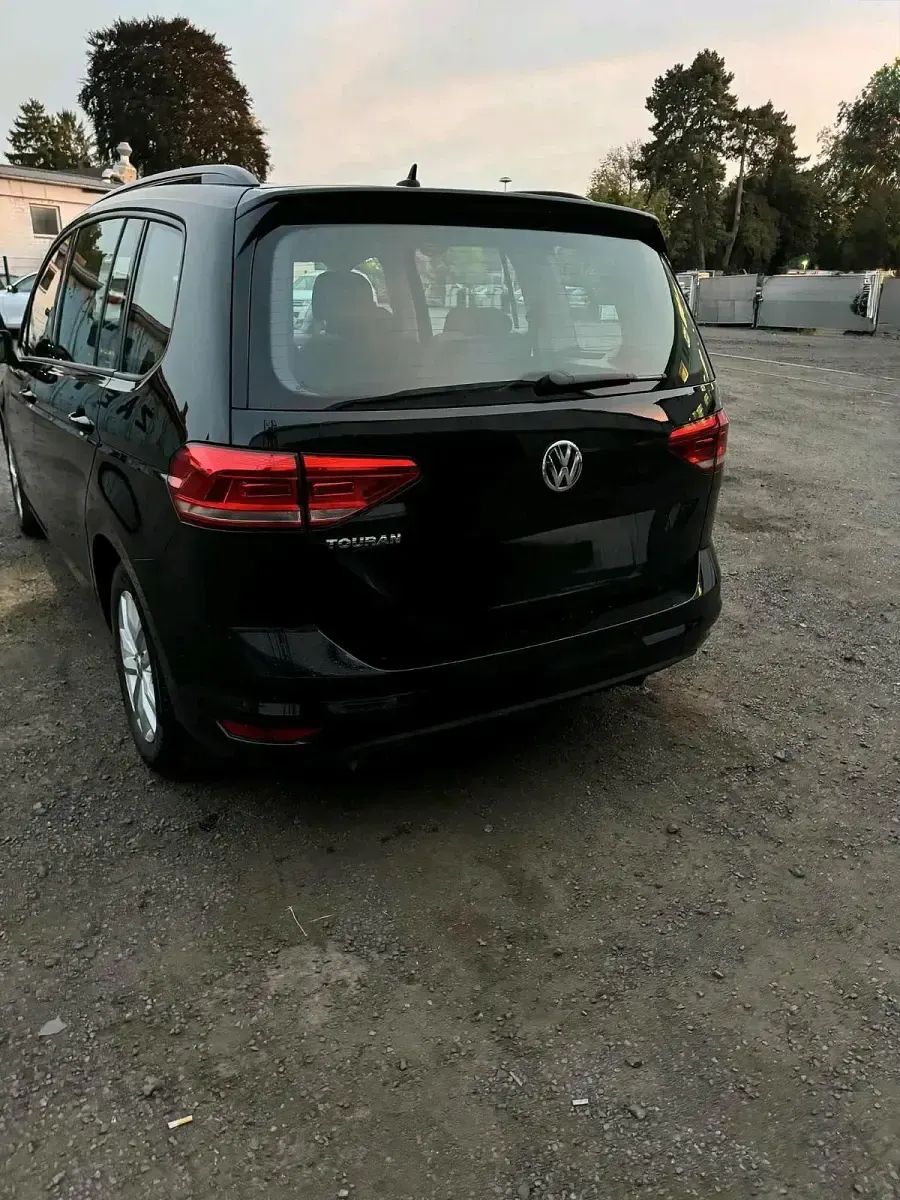 Gebraucht VW Touran 150 PS (110 kW) 2026 Schwarz Van / Kleinbus