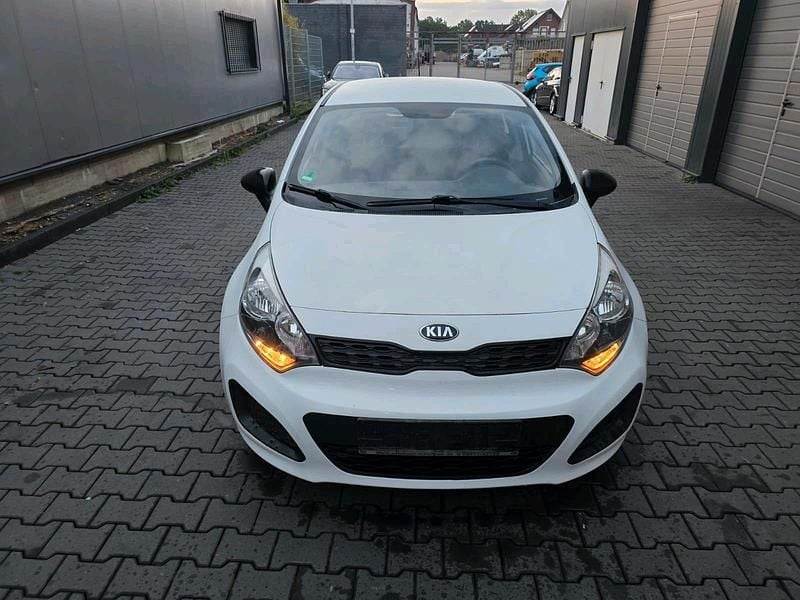 Weiß Gebraucht 2013 Kia Rio Kleinwagen | 4.199 € (Guter Preis) - Bild 1/4