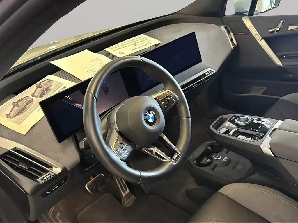 Gebraucht BMW iX M Sport 300 kW (408 PS) 2025 Weiß SUV