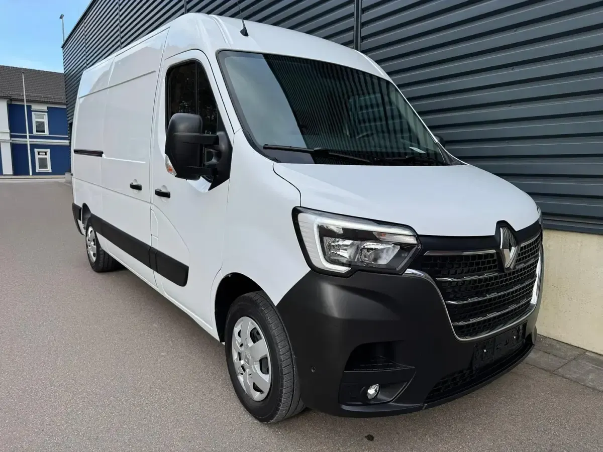 Gebraucht Renault Master Komfort 150 PS (110 kW) 2023 Weiß Van / Kleinbus
