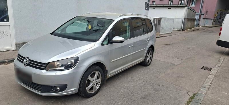 Gebraucht VW Touran Style 105 PS (77 kW) 2010 Silber Van / Kleinbus
