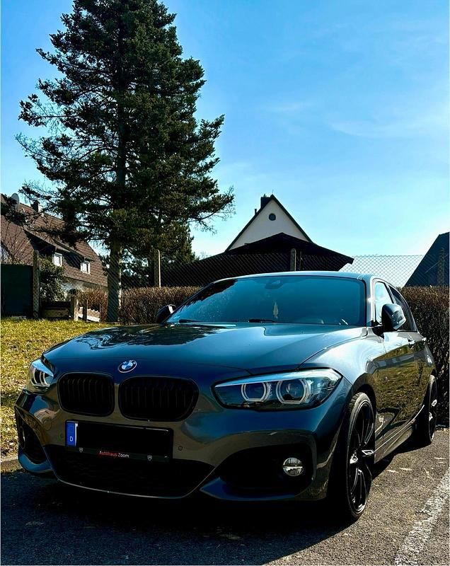 Grau Gebraucht 2018 BMW 120 M Sport Kleinwagen | 20.000 € (Fairer Preis) - Bild 1/4
