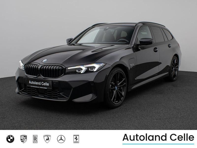 Saphirschwarz metallic475schwarz Gebraucht 2022 BMW 330e M Sport Limousine | 36.999 € (Fairer Preis) - Bild 1/4