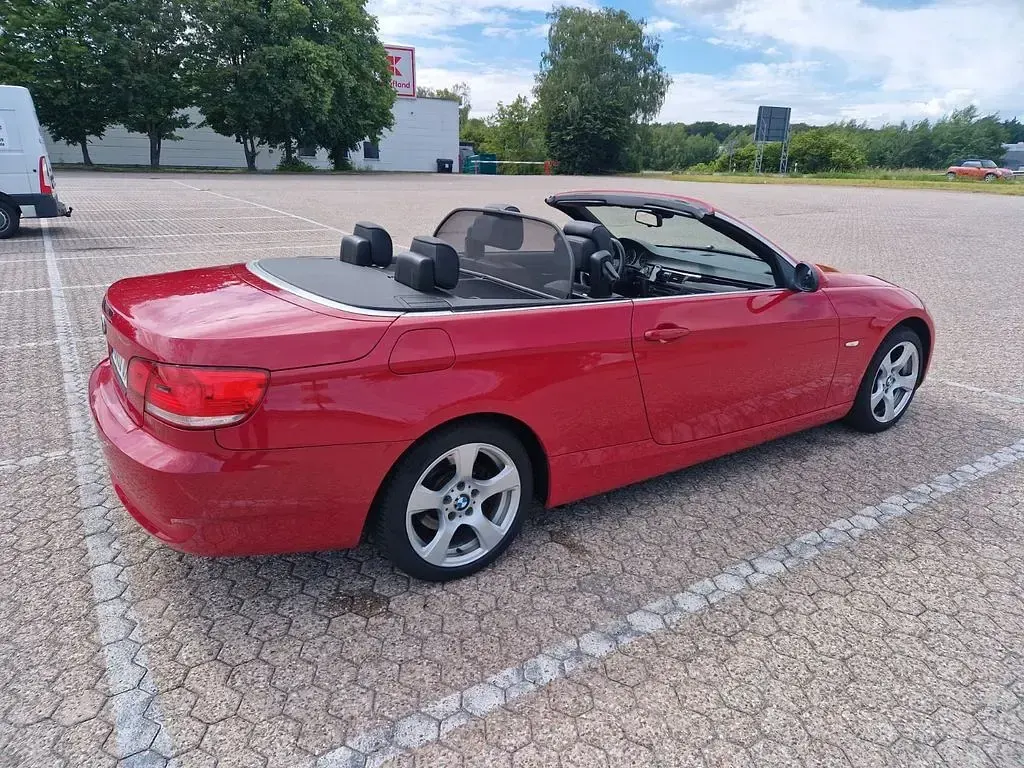 Gebraucht BMW 320 Cabriolet 177 PS (130 kW) 2009 Rot Cabrio