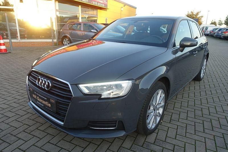Grau Gebraucht 2018 Audi A3 Sport Limousine | 13.400 € (Guter Preis) - Bild 1/4