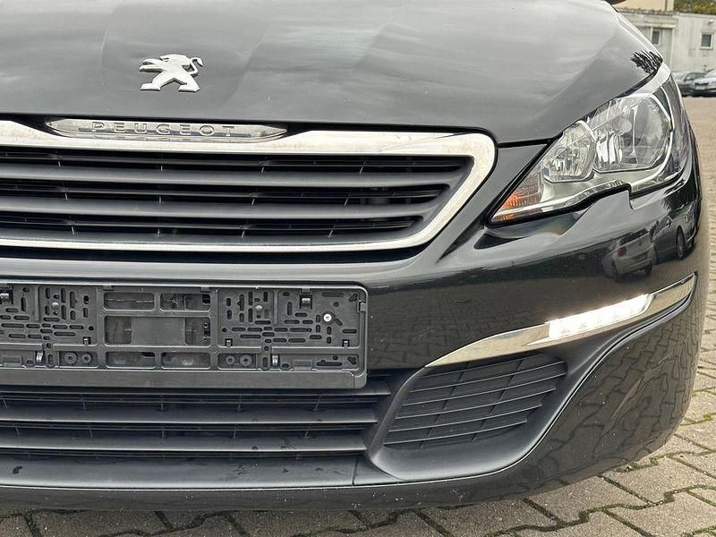 Gebraucht Peugeot 308 Active 120 PS (88 kW) 2017 Blau Limousine