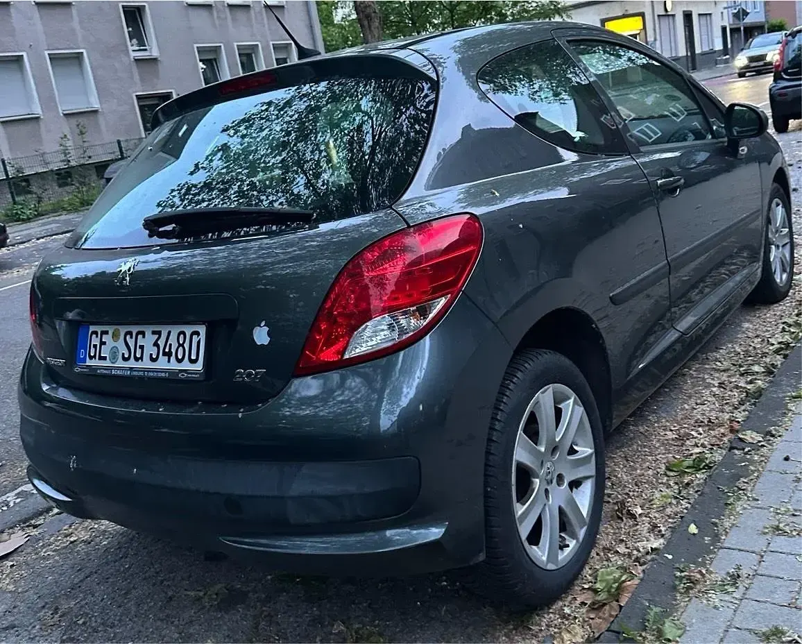 Gebraucht Peugeot 207 73 PS (53 kW) 2010 Grau Kleinwagen