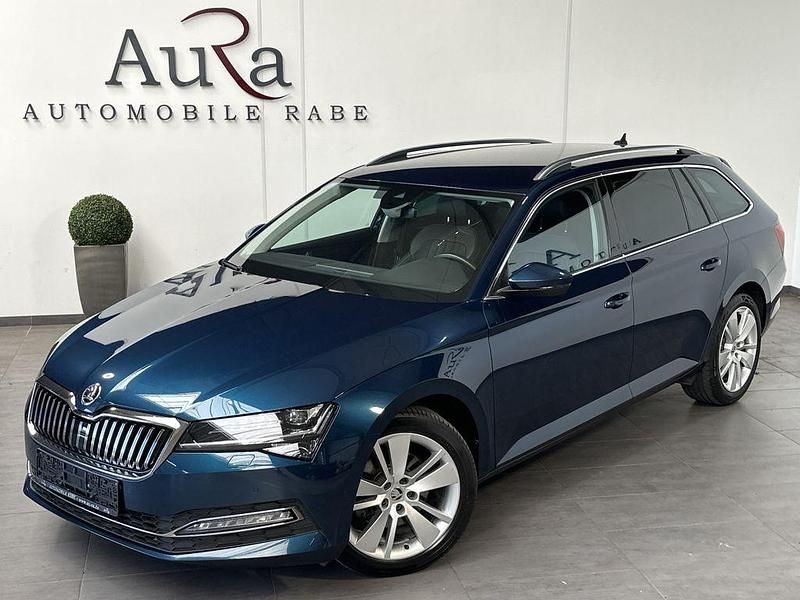 Blau Gebraucht 2020 Skoda Superb Premium Edition Kombi | 24.749 € (Fairer Preis) - Bild 1/4