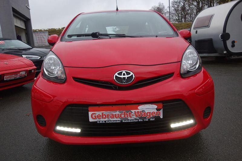 Gebraucht Toyota Aygo Cool 68 PS (50 kW) 2014 Rot Kleinwagen