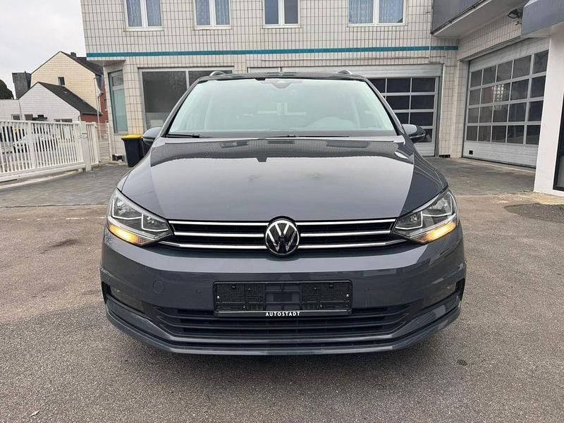 Gebraucht VW Touran 150 PS (110 kW) 2023 Grau Van / Kleinbus