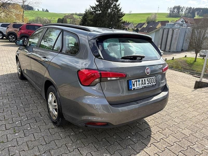 Gebraucht Fiat Tipo Easy 120 PS (88 kW) 2017 Grau Kombi