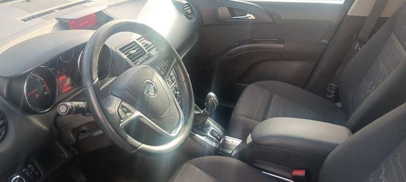 Gebraucht Opel Meriva Edition 101 PS (74 kW) 2010 Silber Van / Kleinbus