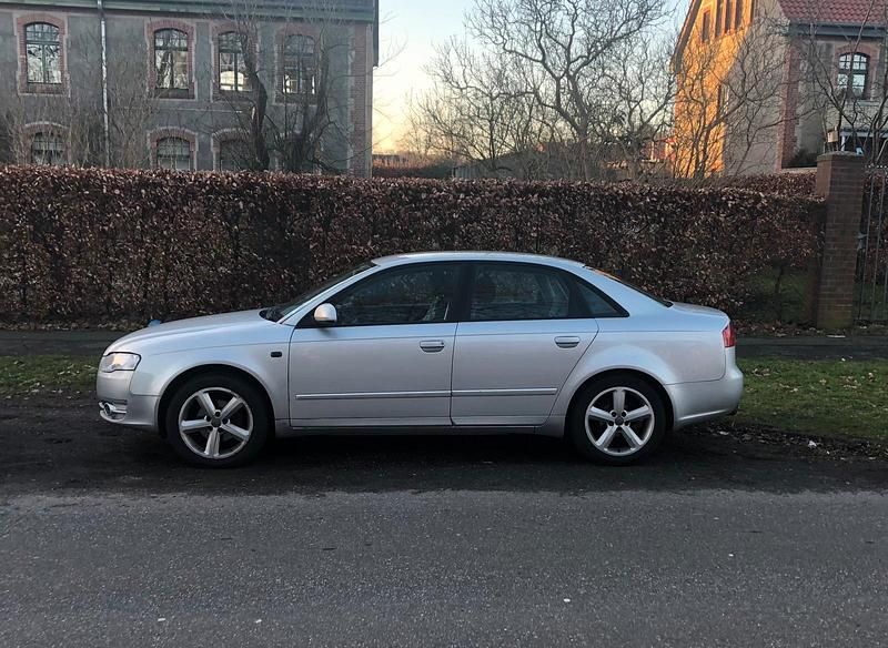 Silber Gebraucht 2006 Audi A4 Limousine | 3.250 € (Fairer Preis) - Bild 1/2