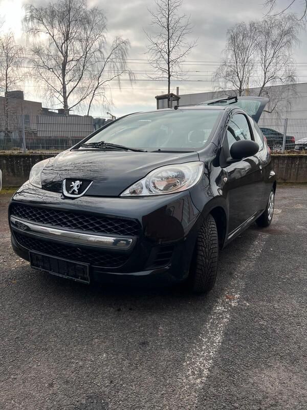 Schwarz Gebraucht 2011 Peugeot 107 Kleinwagen | 3.000 € (Fairer Preis) - Bild 1/4