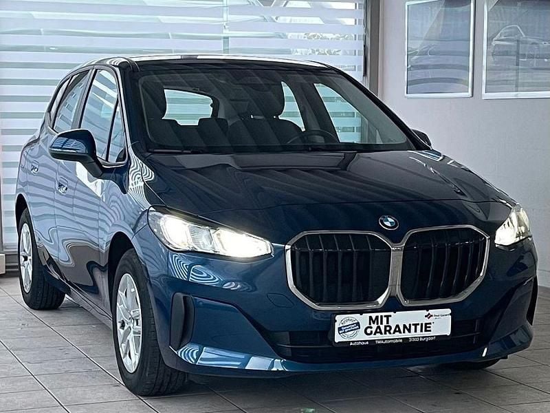 Blau Gebraucht 2022 BMW 218 Active Tourer Van / Kleinbus | 22.990 € (Guter Preis) - Bild 1/4