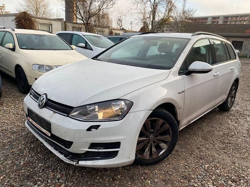 Weiß Gebraucht 2016 VW Golf VII Comfortline Kombi | 7.950 € (Superpreis) - Bild 1/4