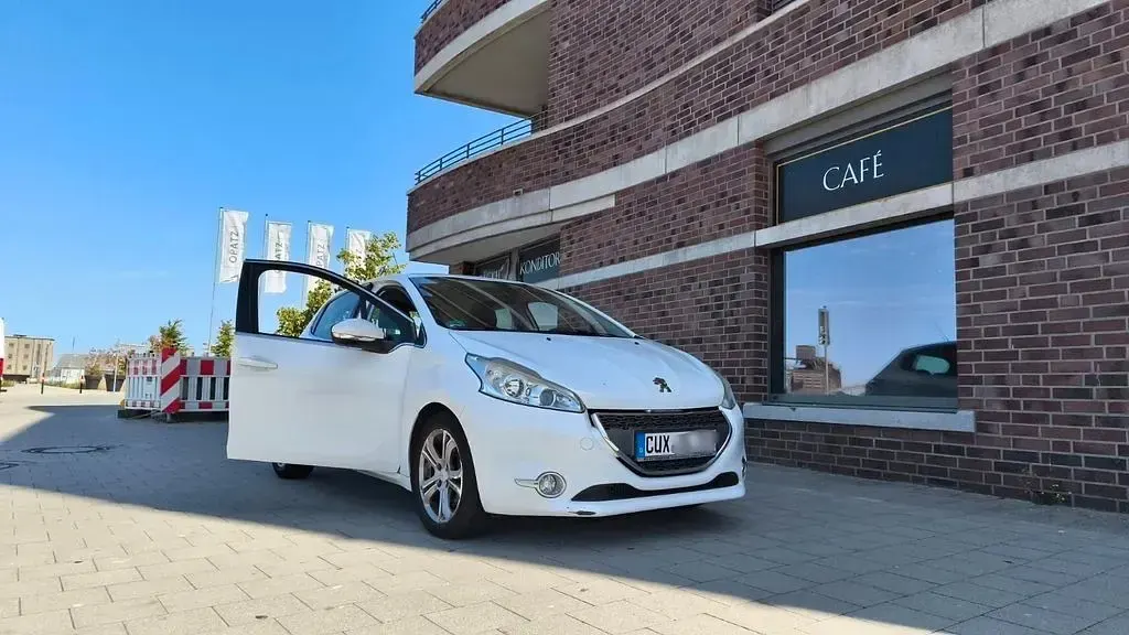 Gebraucht Peugeot 208 Allure 120 PS (88 kW) 2012 Weiß Kleinwagen