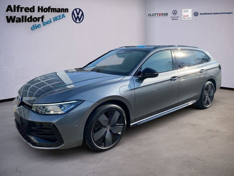 Grau Neu 2025 VW Passat R-line Limousine | 78.838 € - Bild 1/4