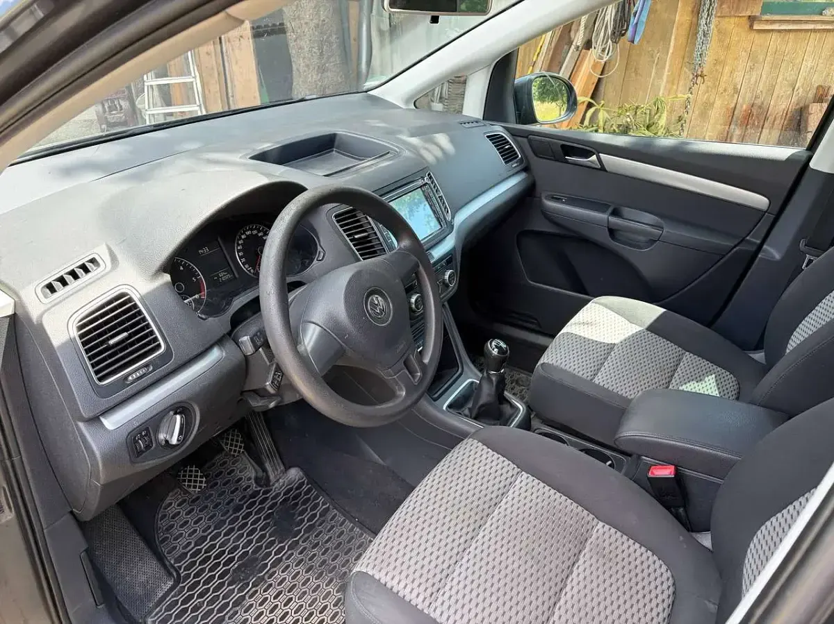 Gebraucht VW Sharan Trendline 140 PS (102 kW) 2012 Grau Van / Kleinbus
