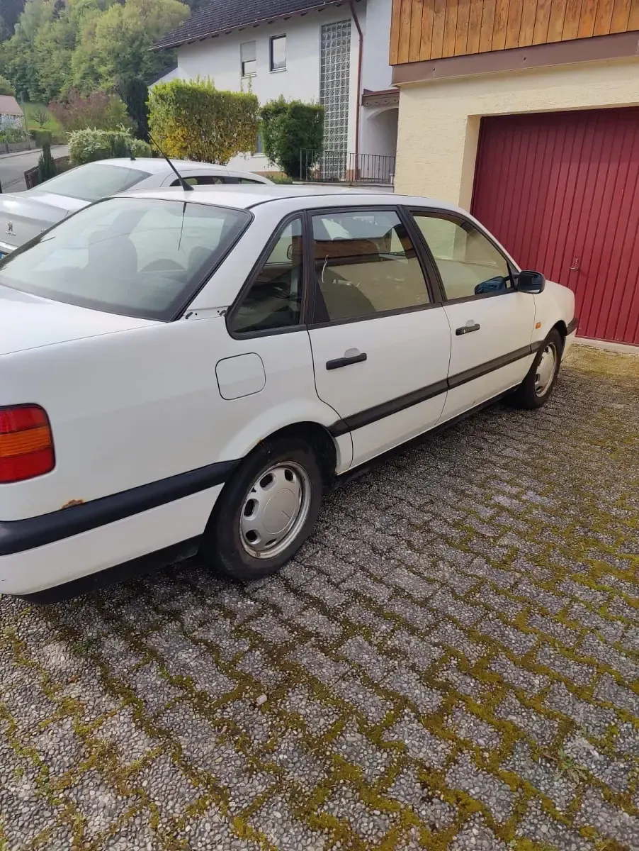 Gebraucht VW Passat 90 PS (66 kW) 1995 Weiß Limousine