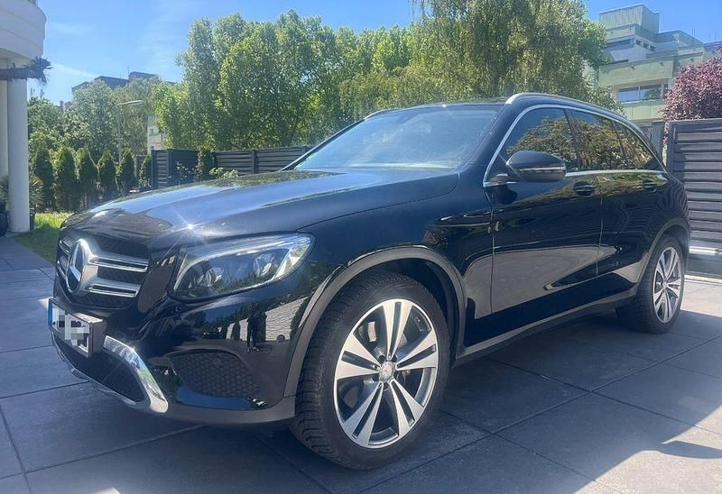 Schwarz Gebraucht 2016 Mercedes CLC220 Kleinwagen | 18.900 € - Bild 1/4