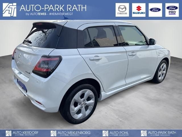 Neu Suzuki Swift Comfort 82 PS (60 kW) 2025 Burning red pearl metallic/super black pearl metal Kleinwagen