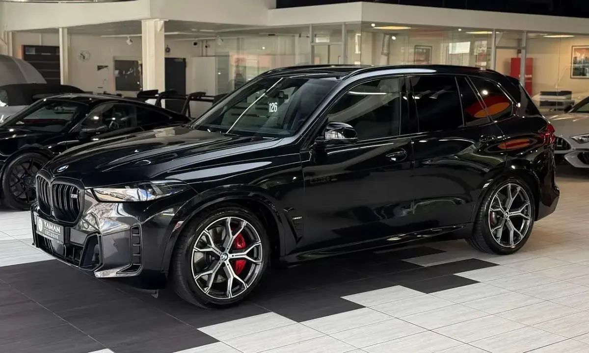 Gebraucht BMW X5 M 530 PS (389 kW) 2024 Saphirschwarz SUV