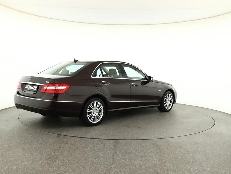 Gebraucht Mercedes E350 Avantgarde 265 PS (194 kW) 2010 Cupritbraun Limousine