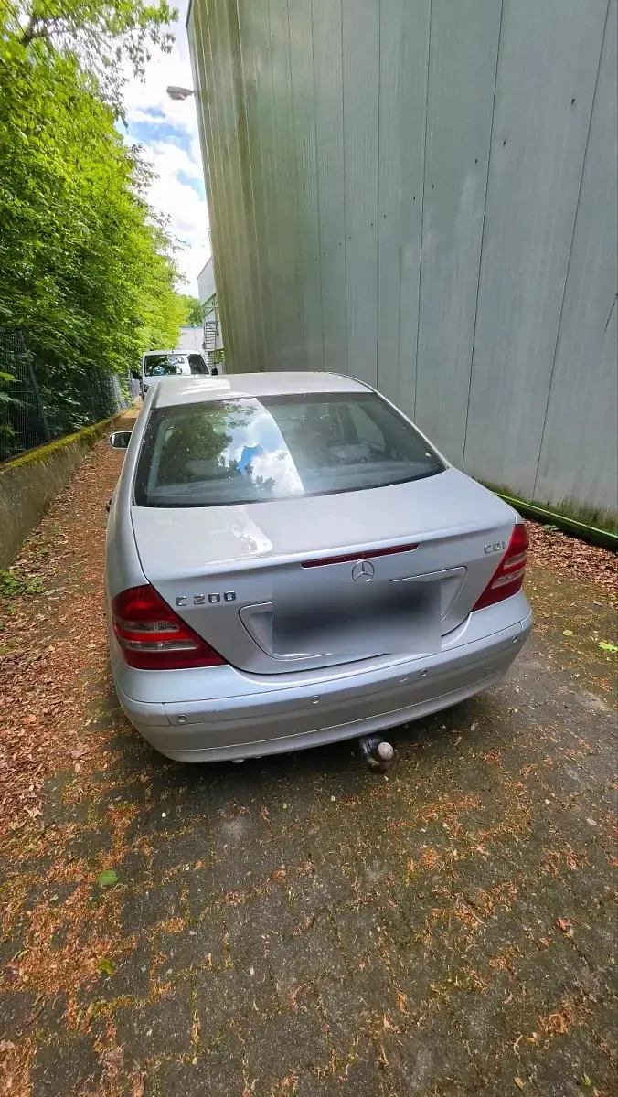 Second-hand Mercedes C200 122 CP (89 kW) 2002 Argintiu Berlinǎ
