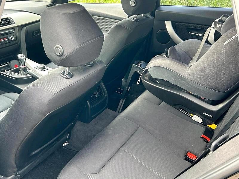 Gebraucht BMW 318 143 PS (105 kW) 2013 Schwarz Kombi