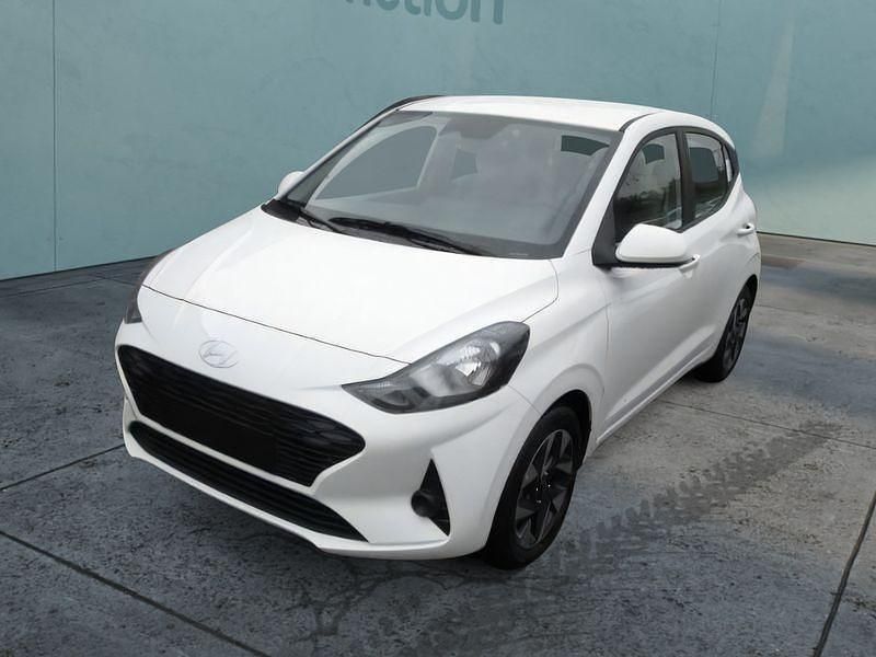 Weiß Gebraucht 2024 Hyundai i10 Trend Kleinwagen | 17.499 € (Etwas zu teuer) - Bild 1/4