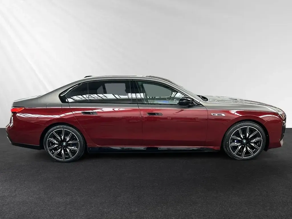 Neu BMW i7 484 kW (659 PS) 2025 Aventurinrot metallic Limousine