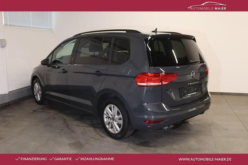 Gebraucht VW Touran Comfortline 150 PS (110 kW) 2022 Grau Van / Kleinbus