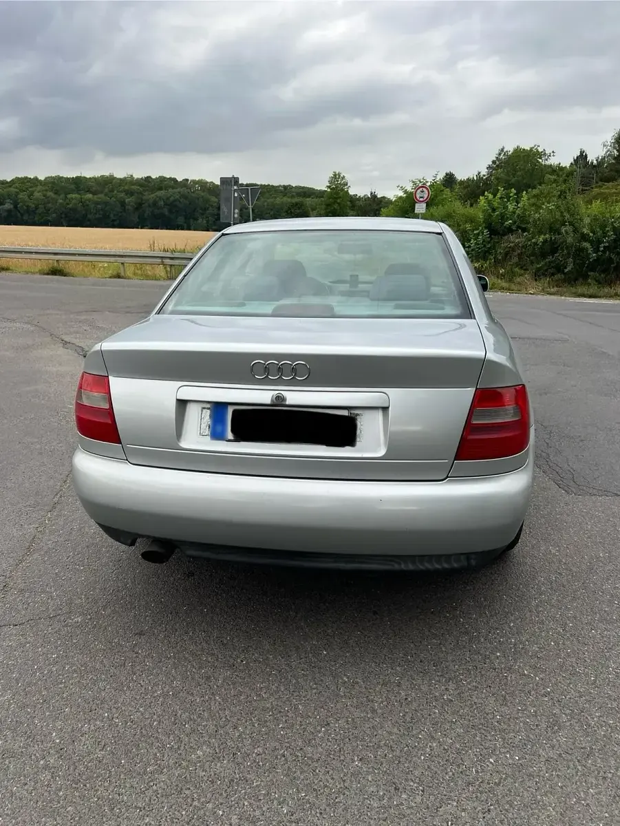 Gebraucht Audi A4 125 PS (91 kW) 1997 Silber Limousine